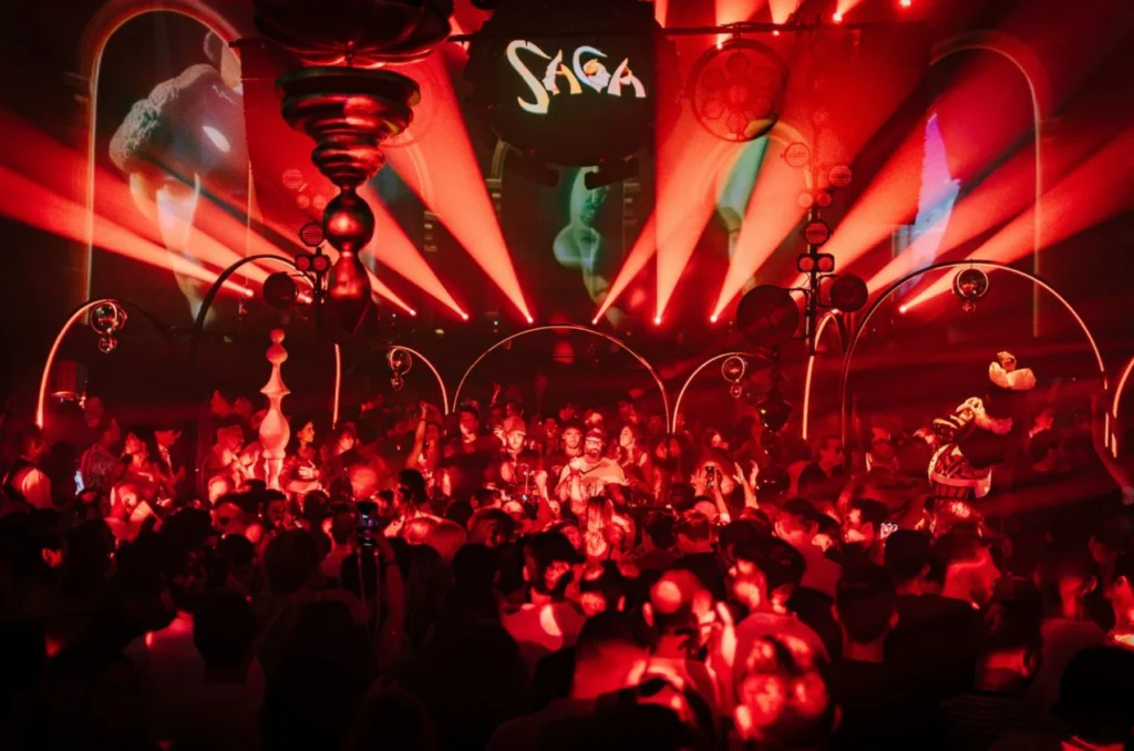 Bedouin celebra 8 años de SAGA en Ibiza con una nueva temporada en Chinois