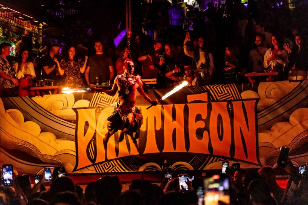 PANTHEØN presenta CATARSIS: la nueva residencia de los domingos en Cova Santa